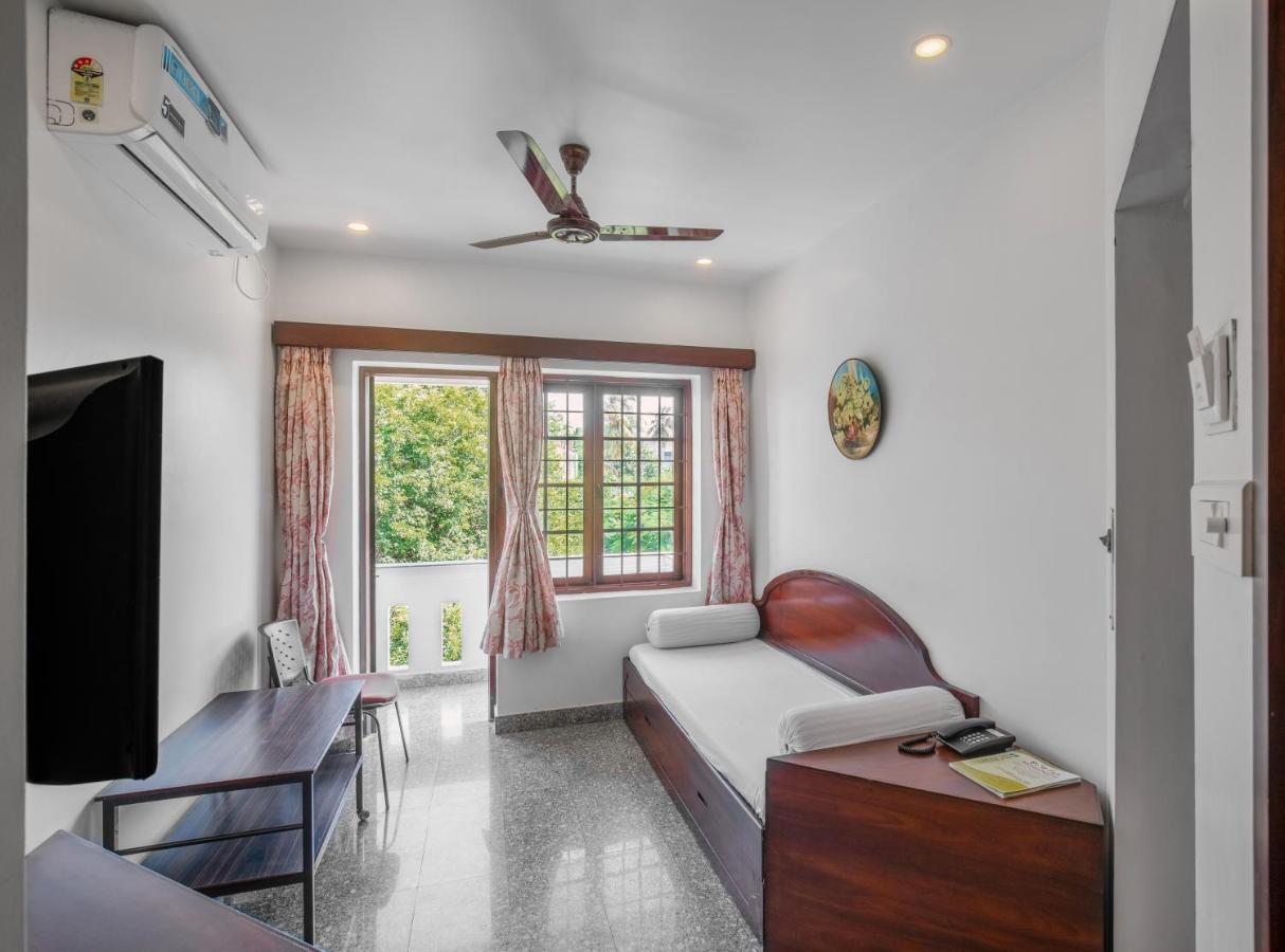 Pondicherry Executive Inn Bagian luar foto